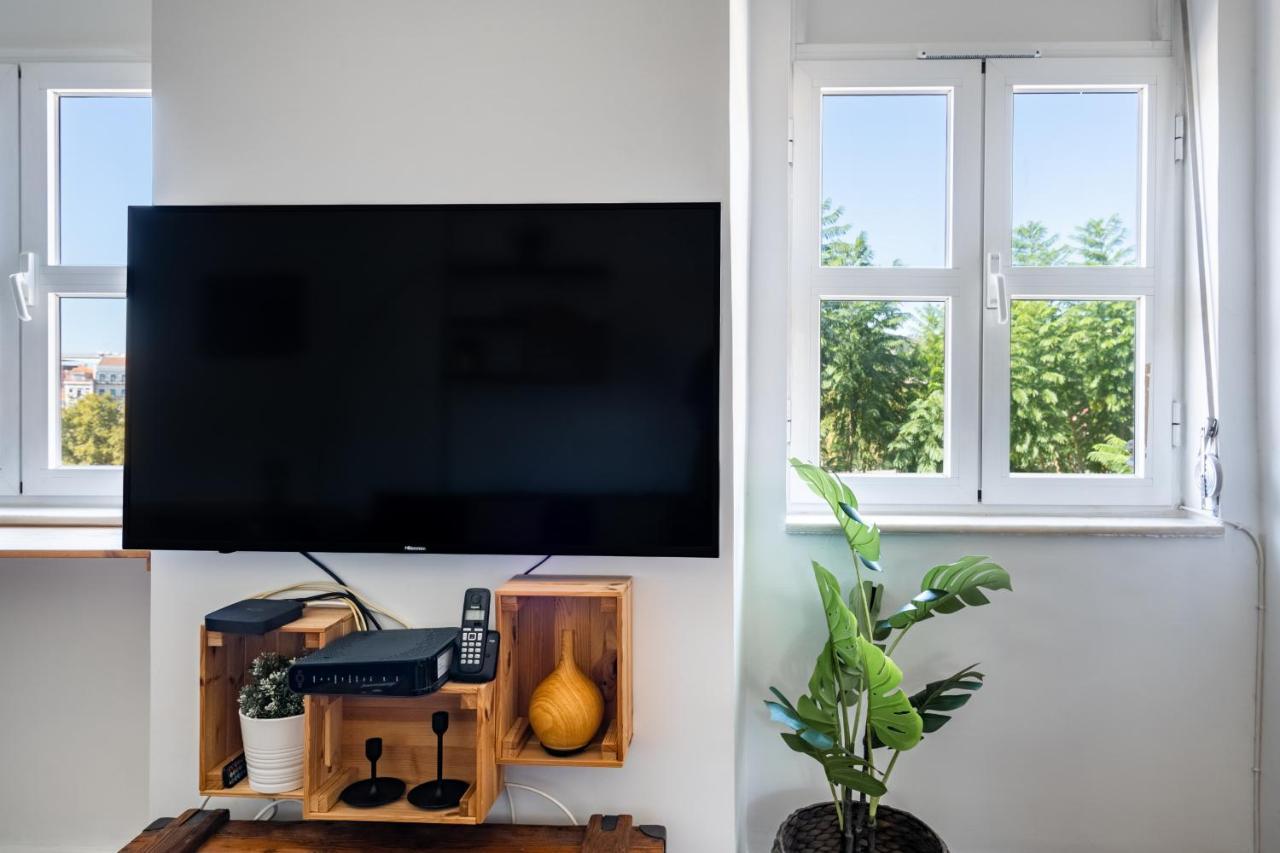 T1 Apt In Alcantara 15 Mins From Docas * Lisbon